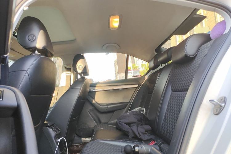 Used Skoda Octavia 2018 1.6L Automatic Luxury Edition Left Rear Seat