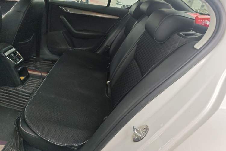 Used Skoda Octavia 2018 1.6L Automatic Luxury Edition Left Rear Seat