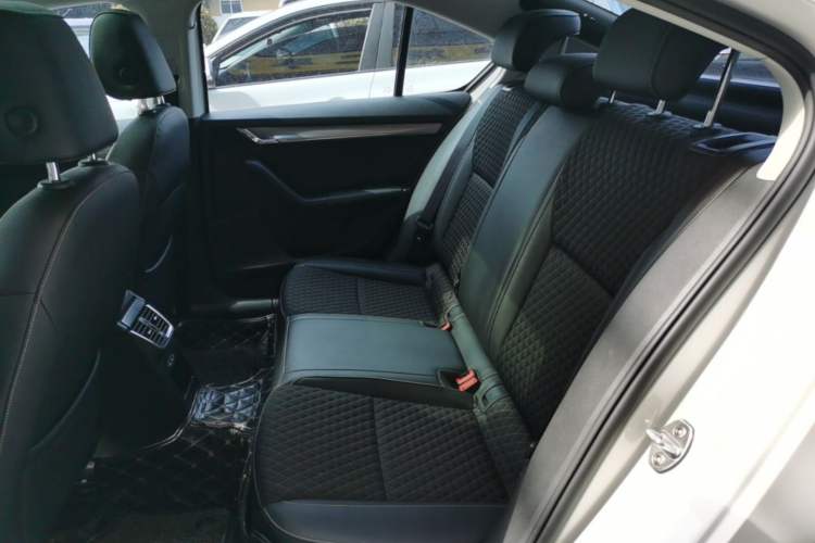 Used Skoda Octavia 2018 1.6L Automatic Luxury Edition Left Rear Seat