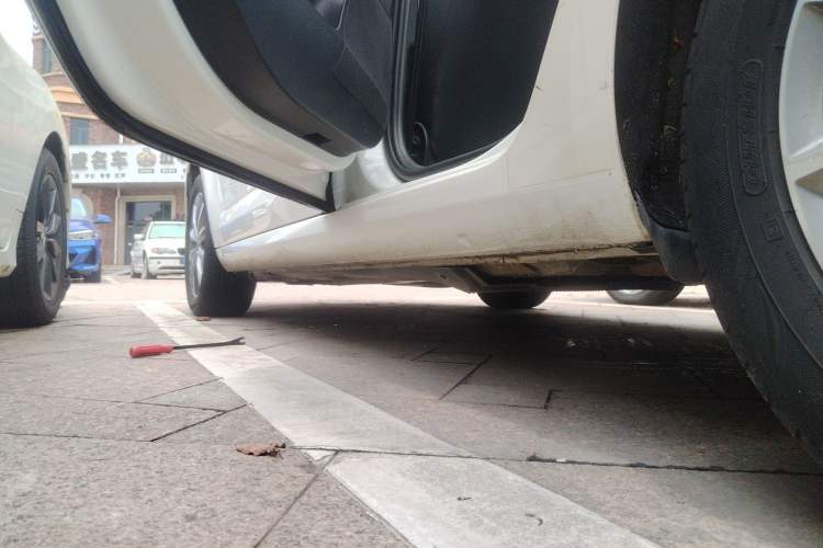 Used Skoda Octavia 2018 1.6L Automatic Comfort Edition Left Side Sill