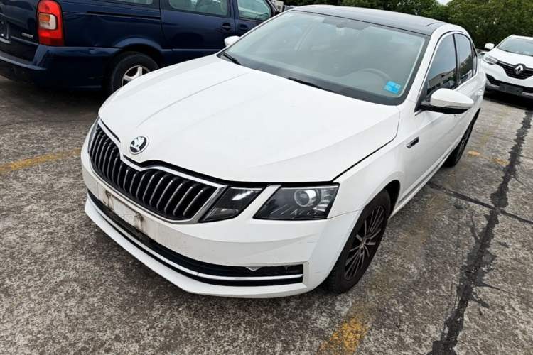 Used Skoda Octavia 2018 TSI230 DSG Luxury Edition Guazi used car, China used car export, Used car for sale, Used cars, Cheapest cars for sale