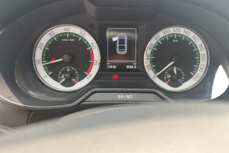 Used Skoda Octavia 2018 1.6L Automatic Luxury Edition Odometer Close Up