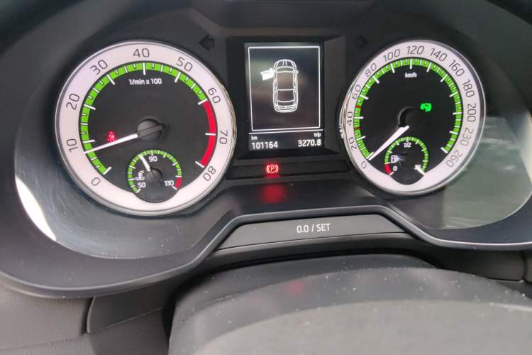 Used Skoda Octavia 2018 1.6L Automatic Luxury Edition Odometer Close Up