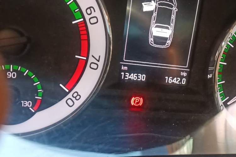 Used Skoda Octavia 2018 1.6L Automatic Luxury Edition Odometer Close Up