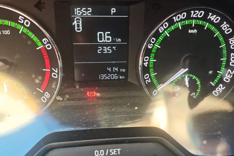 Used Skoda Octavia 2018 1.6L Automatic Comfort Edition Odometer Close Up