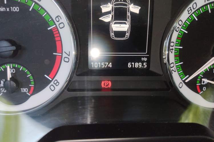 Used Skoda Octavia 2018 1.6L Automatic Luxury Edition Odometer Close Up