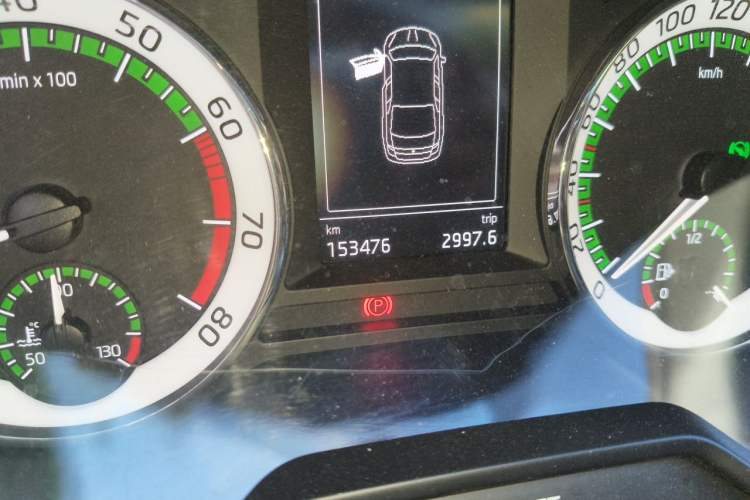 Used Skoda Octavia 2018 1.6L Automatic Luxury Edition Odometer Close Up