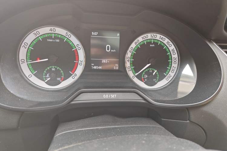 Used Skoda Octavia 2018 1.6L Automatic Luxury Edition Odometer Close Up
