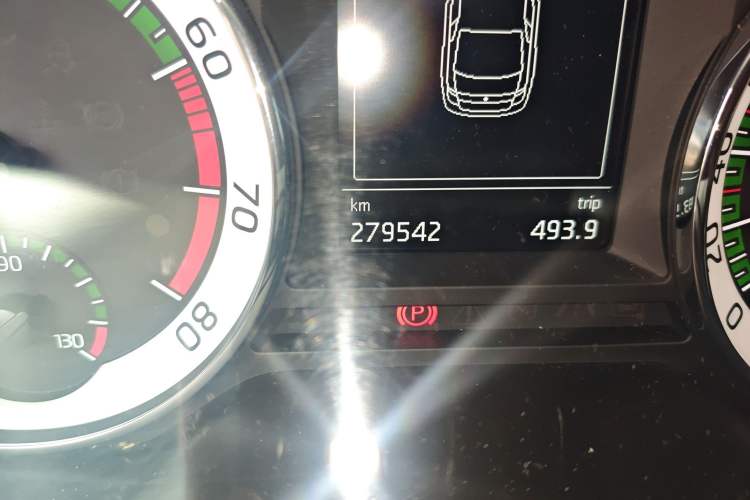 Used Skoda Octavia 2018 1.6L Automatic Luxury Edition Odometer Close Up