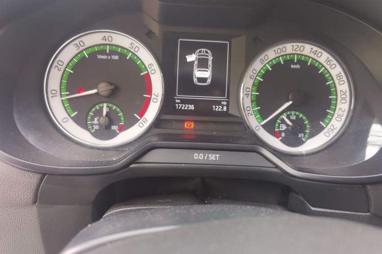 Used Skoda Octavia 2018 1.6L Automatic Luxury Edition Odometer Close Up