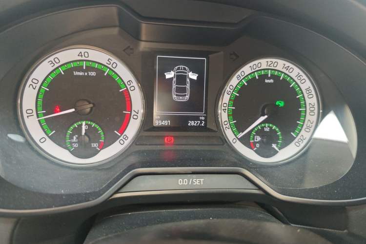 Used Skoda Octavia 2018 1.6L Automatic Luxury Edition Odometer Close Up