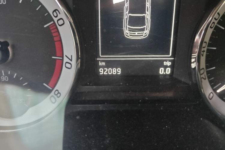Used Skoda Octavia 2018 1.6L Automatic Luxury Edition Odometer Close Up