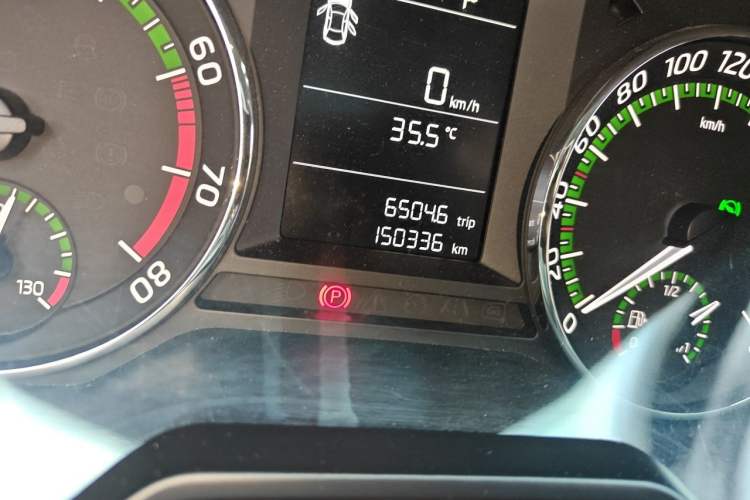 Used Skoda Octavia 2018 TSI230 DSG Comfort Edition Odometer Close Up