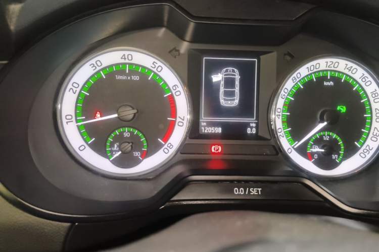 Used Skoda Octavia 2018 1.6L Automatic Luxury Edition Odometer Close Up