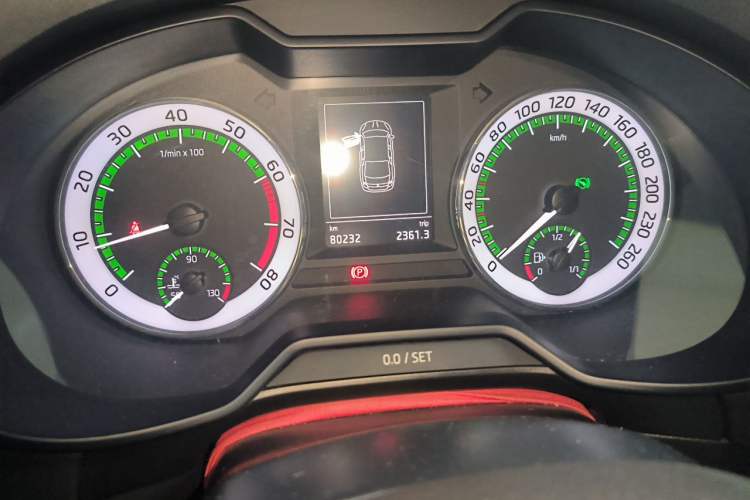 Used Skoda Octavia 2018 1.6L Automatic Luxury Edition Odometer Close Up