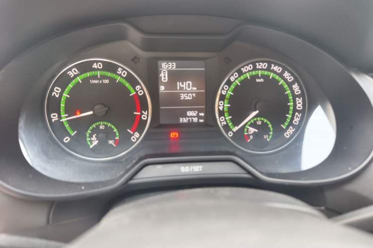 Used Skoda Octavia 2018 1.6L Manual Standard Edition Odometer Close Up