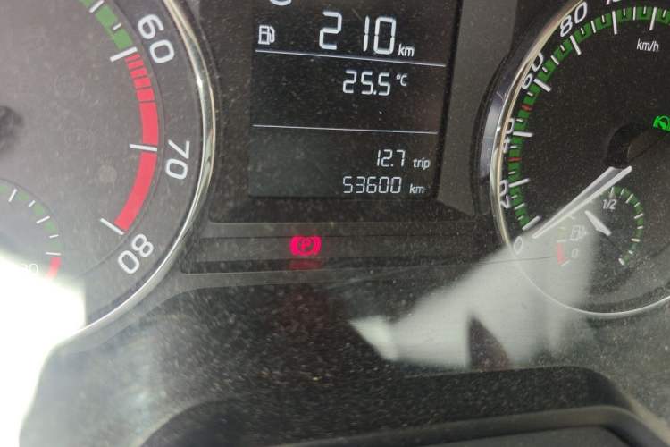 Used Skoda Octavia 2018 1.6L Automatic Comfort Edition Odometer Close Up