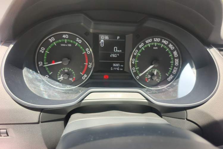 Used Skoda Octavia 2018 TSI230 DSG Comfort Edition Odometer Close Up