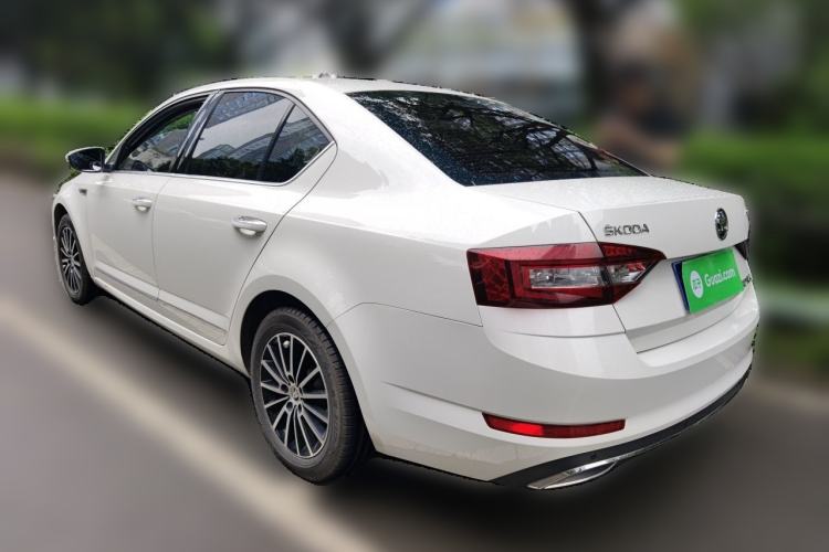Used Skoda Octavia 2018 1.6L Automatic Luxury Edition Rear Left 45 Deg
