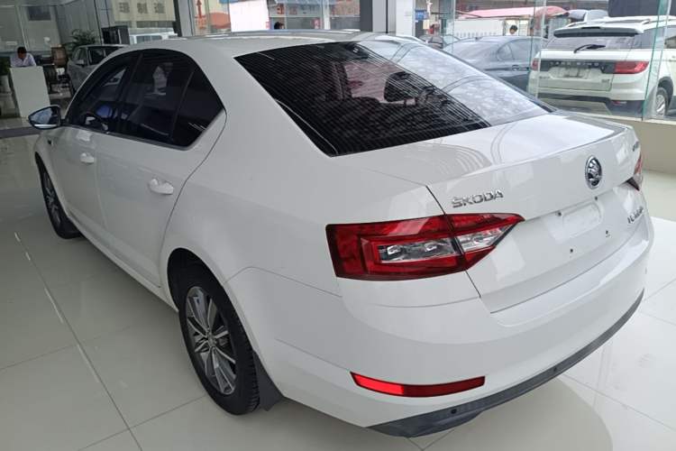 Used Skoda Octavia 2018 1.6L Automatic Comfort Edition Rear Left 45 Deg