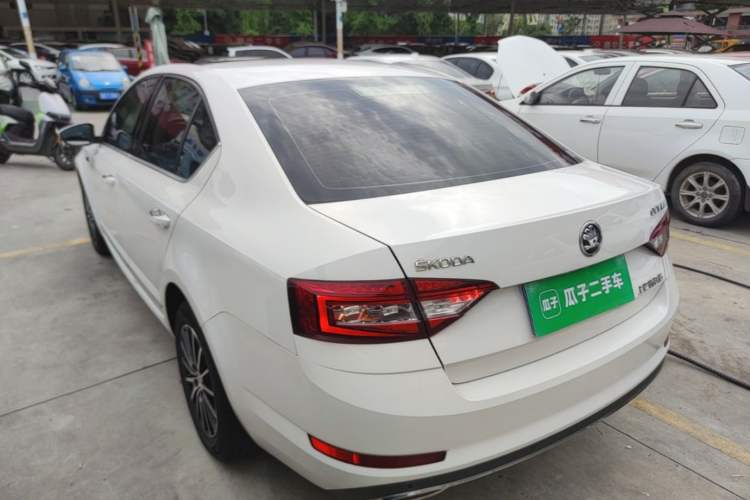 Used Skoda Octavia 2018 1.6L Automatic Luxury Edition Rear Left 45 Deg