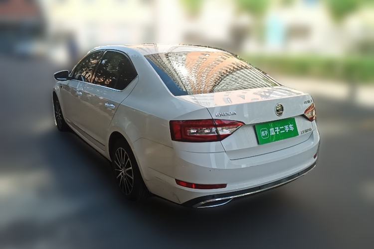 Used Skoda Octavia 2018 1.6L Automatic Luxury Edition Rear Left 45 Deg