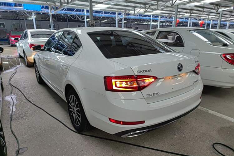 Used Skoda Octavia 2018 TSI230 DSG Luxury Edition Rear Left 45 Deg