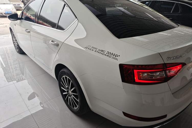 Used Skoda Octavia 2018 1.6L Automatic Luxury Edition Rear Left 45 Deg