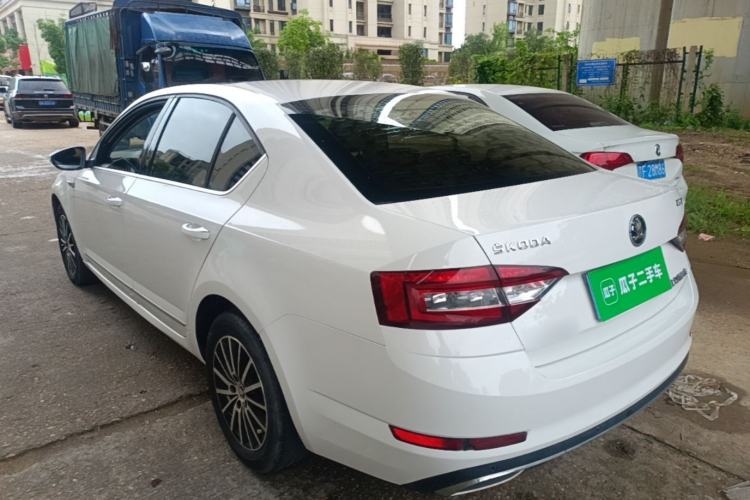 Used Skoda Octavia 2018 TSI230 DSG Luxury Edition Rear Left 45 Deg