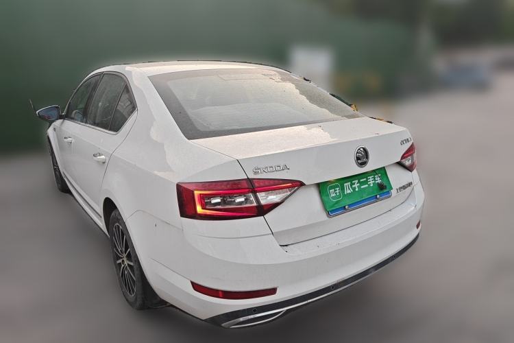 Used Skoda Octavia 2018 1.6L Automatic Luxury Edition Rear Left 45 Deg