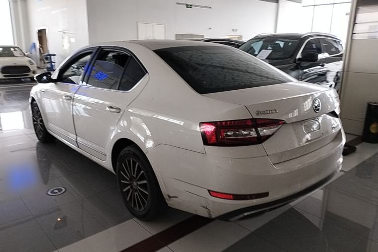 Used Skoda Octavia 2018 1.6L Automatic Luxury Edition Rear Left 45 Deg