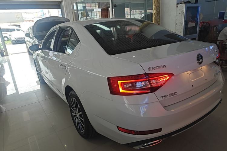 Used Skoda Octavia 2018 TSI230 DSG Luxury Edition Rear Left 45 Deg
