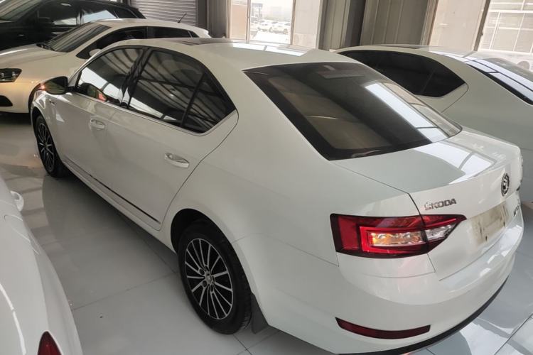 Used Skoda Octavia 2018 TSI230 DSG Luxury Edition Rear Left 45 Deg