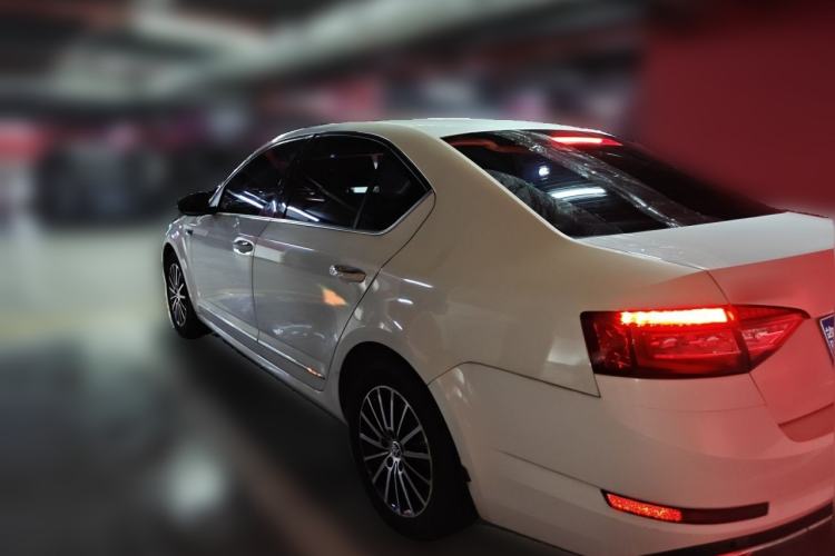 Used Skoda Octavia 2018 TSI230 DSG Luxury Edition Rear Left 45 Deg