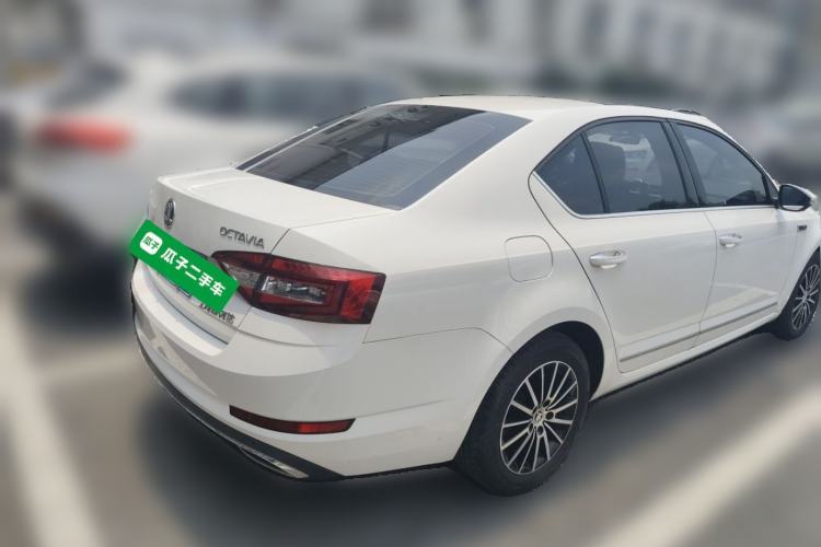 Used Skoda Octavia 2018 1.6L Automatic Luxury Edition Rear Right 45 Deg