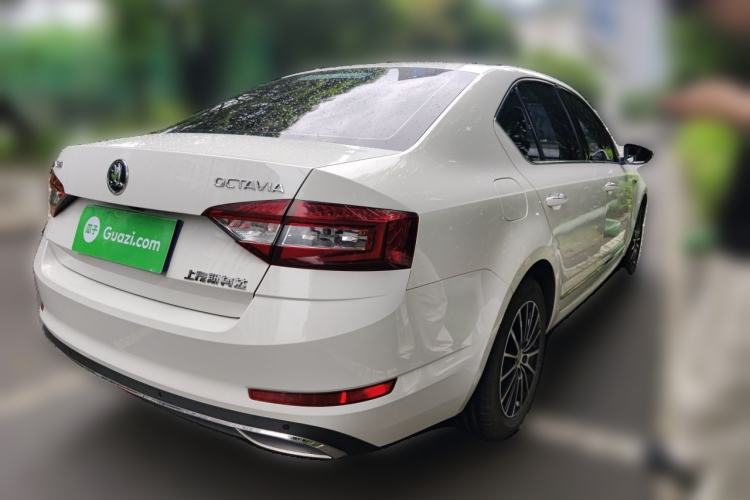 Used Skoda Octavia 2018 1.6L Automatic Luxury Edition Rear Right 45 Deg