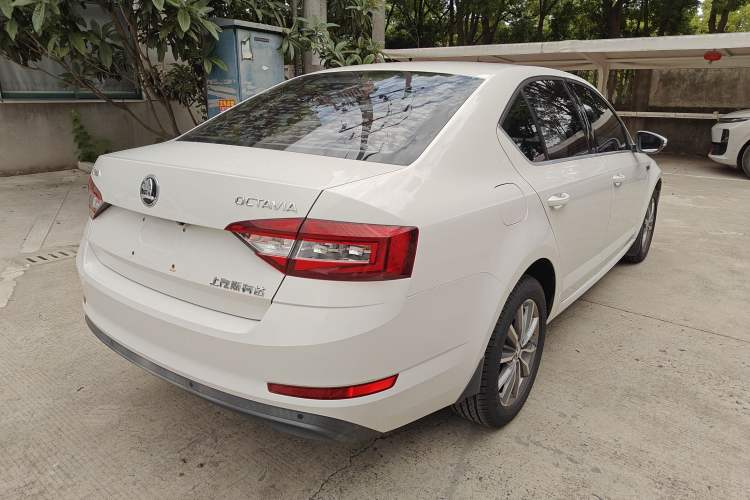 Used Skoda Octavia 2018 1.6L Automatic Comfort Edition Rear Right 45 Deg