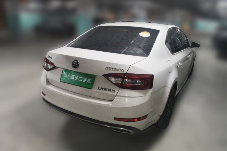 Used Skoda Octavia 2018 1.6L Automatic Luxury Edition Rear Right 45 Deg