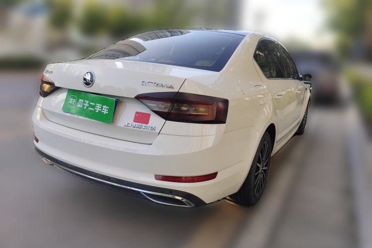 Used Skoda Octavia 2018 1.6L Automatic Luxury Edition Rear Right 45 Deg