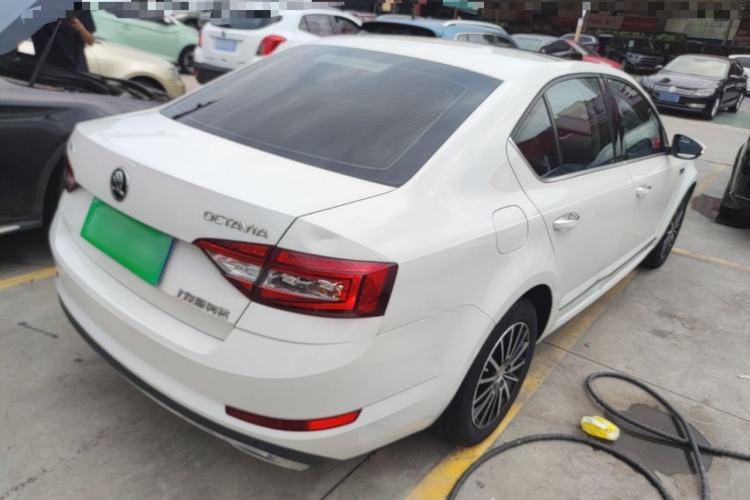 Used Skoda Octavia 2018 1.6L Automatic Luxury Edition Rear Right 45 Deg