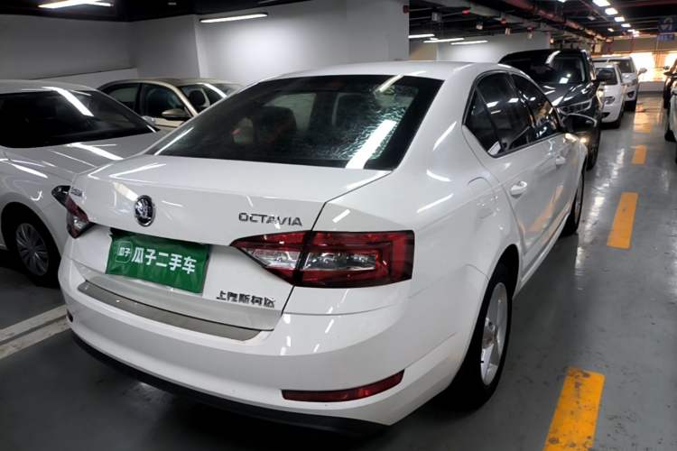 Used Skoda Octavia 2018 1.6L Manual Standard Edition Rear Right 45 Deg