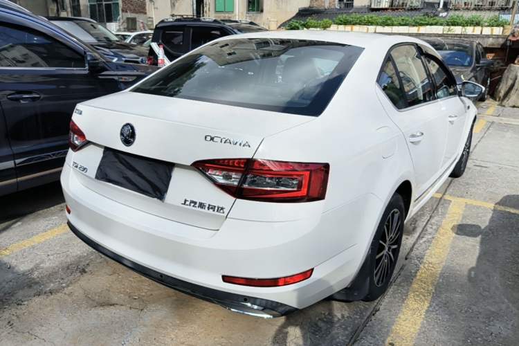Used Skoda Octavia 2018 TSI230 DSG Luxury Edition Rear Right 45 Deg