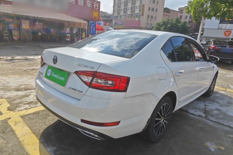 Used Skoda Octavia 2018 TSI230 DSG Luxury Edition Rear Right 45 Deg