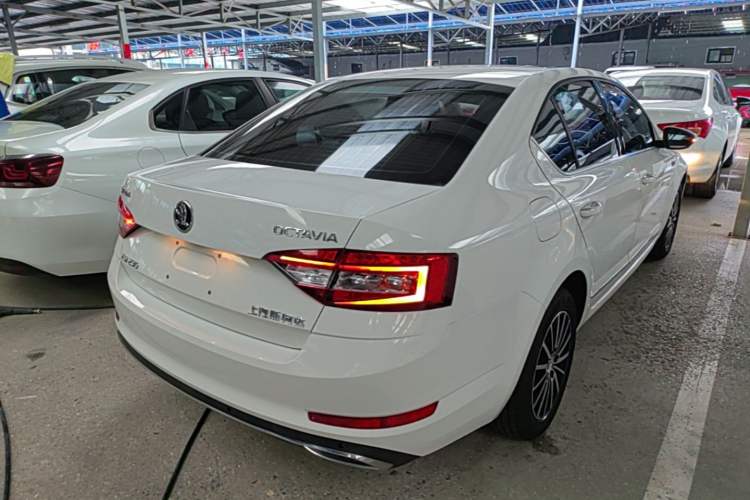 Used Skoda Octavia 2018 TSI230 DSG Luxury Edition Rear Right 45 Deg