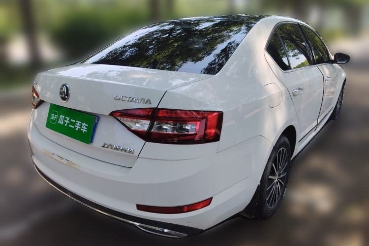 Used Skoda Octavia 2018 1.6L Automatic Luxury Edition Rear Right 45 Deg