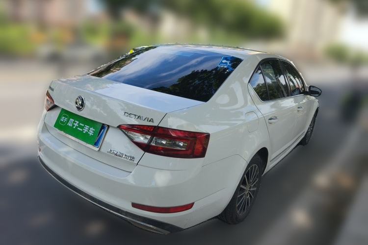 Used Skoda Octavia 2018 1.6L Automatic Luxury Edition Rear Right 45 Deg