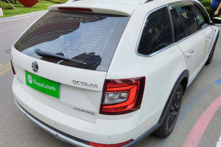 Used Skoda Octavia 2018 Station Wagon TSI230 DSG Luxury Edition Rear Right 45 Deg