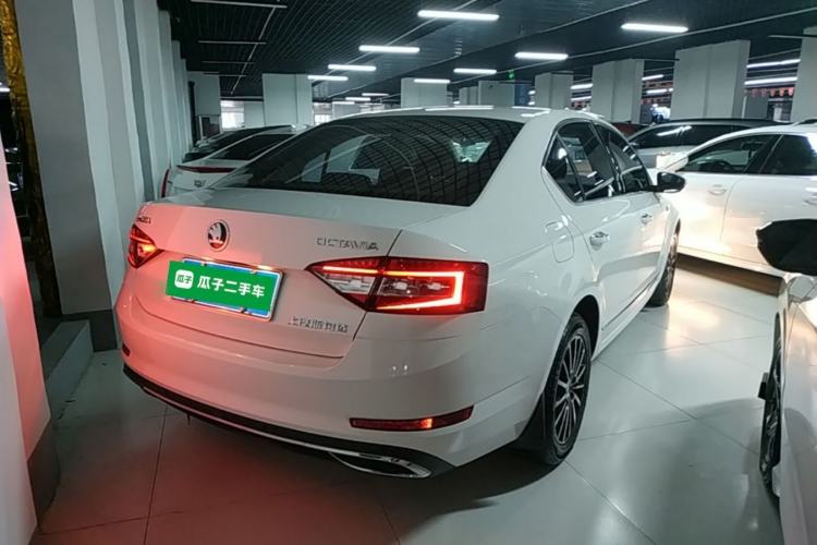 Used Skoda Octavia 2018 TSI230 DSG Luxury Edition Rear Right 45 Deg