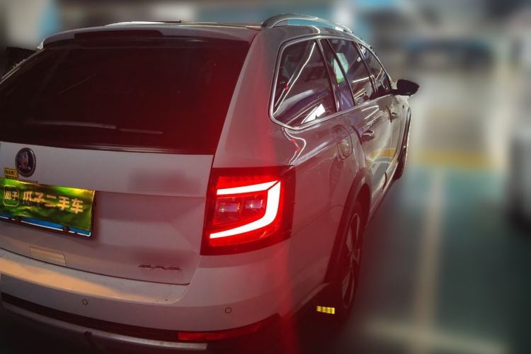 Used Skoda Octavia 2018 Station Wagon TSI280 DSG Luxury Edition Rear Right 45 Deg