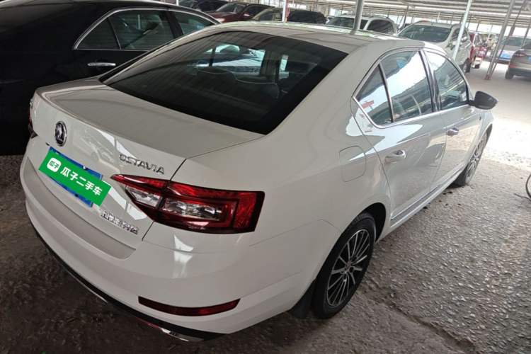 Used Skoda Octavia 2018 1.6L Automatic Luxury Edition Rear Right 45 Deg